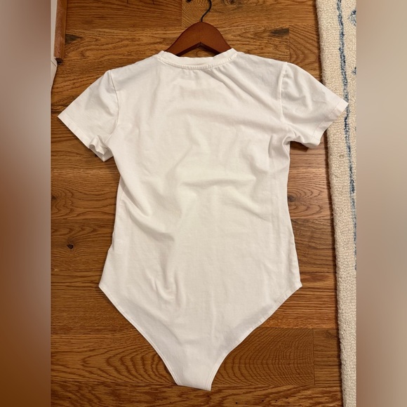 Sheiugu White Short Sleeve Bodysuit size Small - Picture 4 of 8